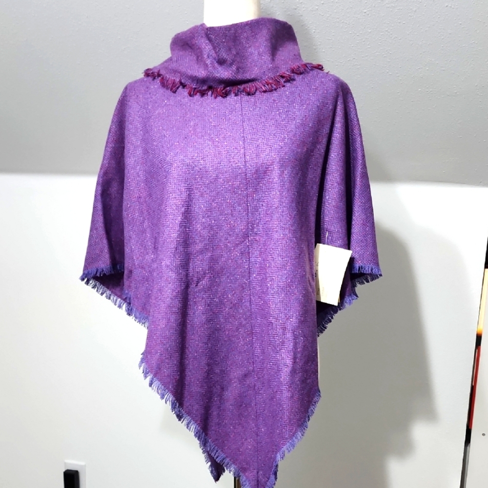TRIONA Ireland 100% Pure NEW Wool HAND woven Tweed PONCHO, one Size